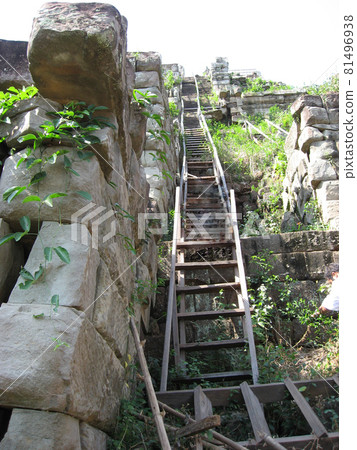 柬埔寨 Koh Ker 考古遺址的 Prasat Tom。 柬埔寨 Koh Ker 考古遺址的 Prasat Tom。 81496938
