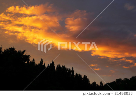 Sunset clouds in the late summer evening sky, Tadami Town, Fukushima Prefecture Sunset clouds in the late summer evening sky, Tadami Town, Fukushima Prefecture 81498033