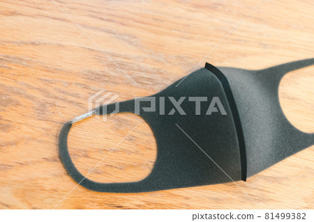 The string of the mask is broken and the cellophane tape 81499382