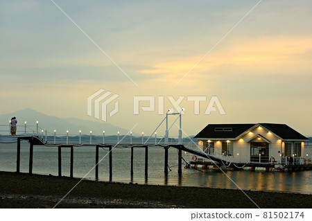 A place with a beautiful sunset, a cafe on a boat 81502174