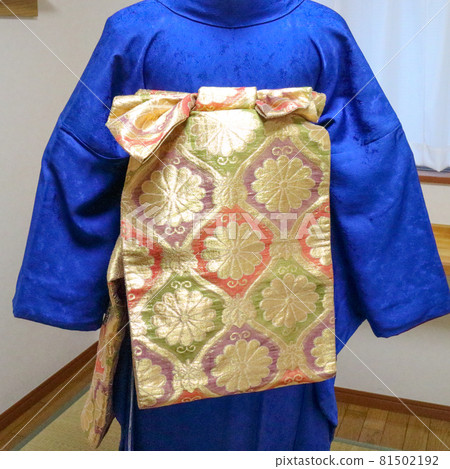 Kimono obi, change knot, back view, how to tighten the obi 81502192