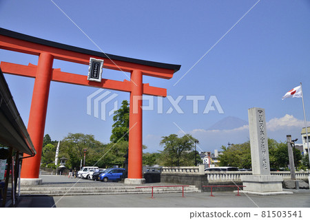 Fujisan Hongu Sengen Taisha Shrine Otorii and Fuji Fujisan Hongu Sengen Taisha Shrine Otorii and Fuji 81503541
