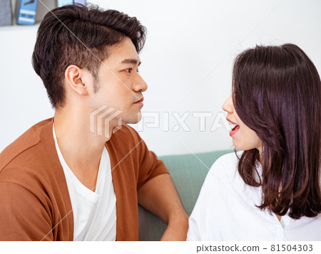 Asian young woman and Asian young man have differences in opinion discussion and are communicating. Asian young woman and Asian young man have differences in opinion discussion and are communicating. 81504303