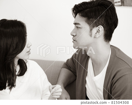 Asian young woman and Asian young man have differences in opinion discussion and are communicating. Asian young woman and Asian young man have differences in opinion discussion and are communicating. 81504308