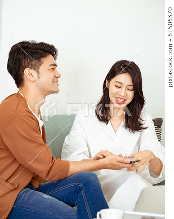 This is the opinion of a married couple or a layman who is in love. This is the opinion of a married couple or a layman who is in love. 81505370
