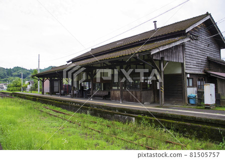 保留在九州山中的複古木造車站大樓 81505757