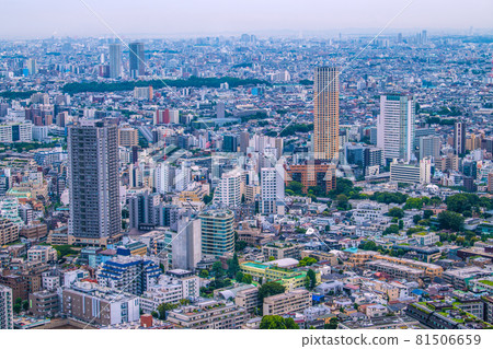 日本東京城市景觀 中目黑站前俯瞰中目黑阿特拉斯塔、中目黑門町、代官山等 日本東京城市景觀 中目黑站前俯瞰中目黑阿特拉斯塔、中目黑門町、代官山等 81506659