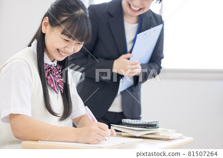 Educational image High school girls receiving one-on-one guidance Photographing cooperation: Japanese language school attached to Chuo Institute of Technology Educational image High school girls receiving one-on-one guidance Photographing cooperation: Japanese language school attached to Chuo Institute of Technology 81507264