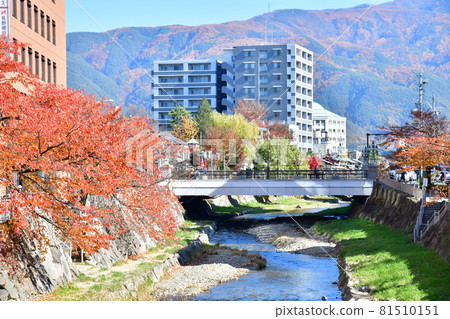 Around Chitose Bridge / Metoba River, overlooking the direction of Yohashira Shrine (Matsumoto City, Nagano Prefecture) [2019.11] 81510151