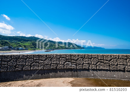 藍天、大海、海邊的風景圖（新潟縣上越市灘竹拍攝） 81510203