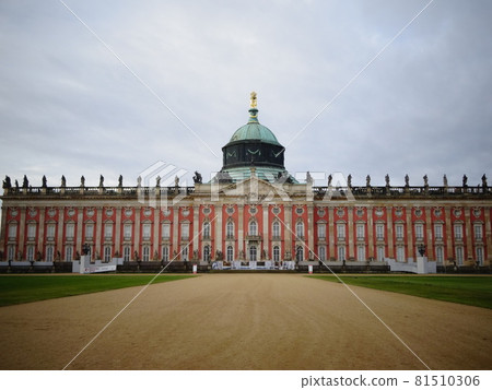 New palace New palace 81510306