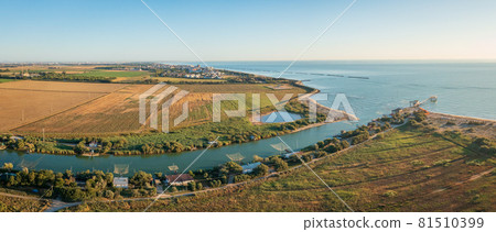 Landscapel shot of fishing huts Landscapel shot of fishing huts 81510399