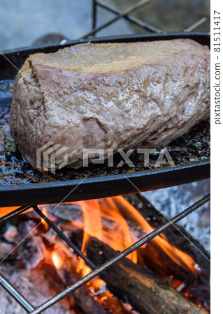 Outdoor cooking grilled meat Outdoor cooking grilled meat 81511417