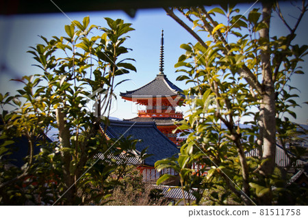 Three-storied pagoda from Kiyomizu-dera Temple in Kyoto in winter 81511758