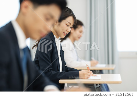 Corporate training scene Photographing cooperation: Japanese language school attached to Chuo Technical School 81512565