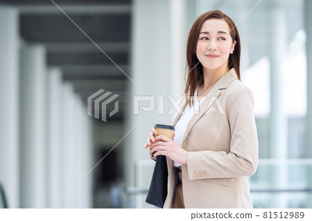 商務商人辦公室女性通勤上班 81512989