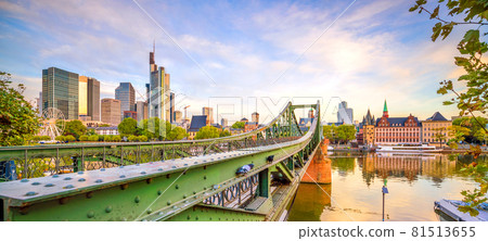 View of Frankfurt city skyline View of Frankfurt city skyline 81513655