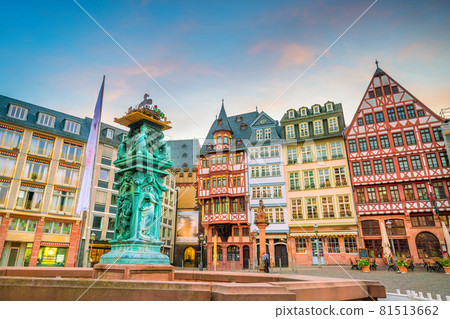 Frankfurt Old town square romerberg at twilight Frankfurt Old town square romerberg at twilight 81513662