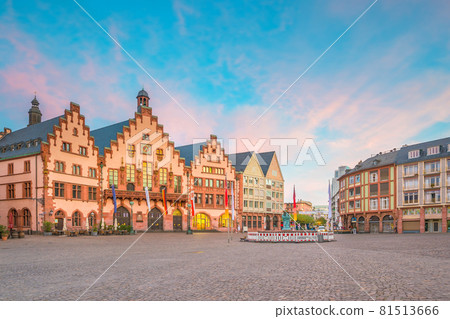 Frankfurt Old town square romerberg at twilight 81513666