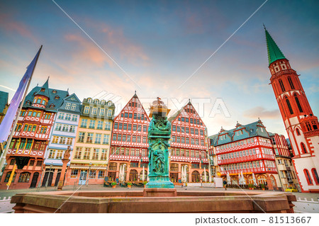 Frankfurt Old town square romerberg at twilight Frankfurt Old town square romerberg at twilight 81513667