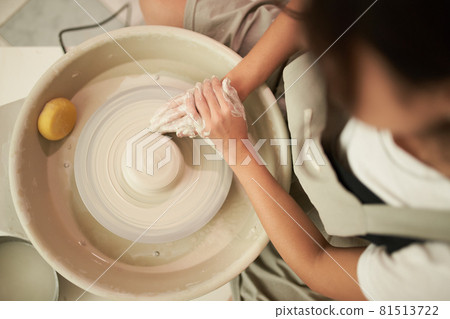 Crop craftswoman shaping pot on wheel Crop craftswoman shaping pot on wheel 81513722