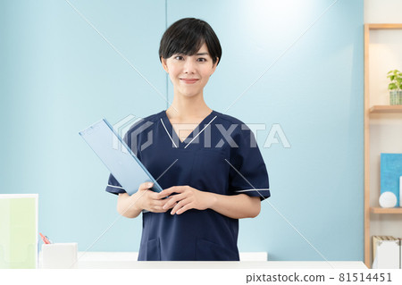 Woman working in dentistry 81514451