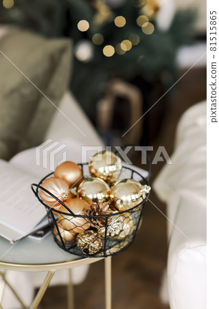 Many Christmas tree toys gold decorative balls in metal basket Many Christmas tree toys gold decorative balls in metal basket 81515865