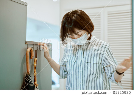 戴口罩出門的女人 81515920