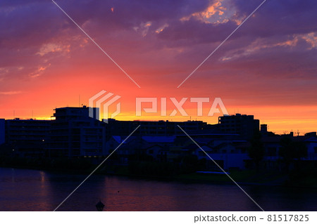 A sunset A sunset 81517825