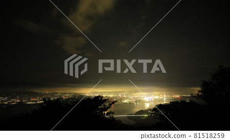 從氣仙沼大島龜山眺望雲海的氣仙沼夜景 從氣仙沼大島龜山眺望雲海的氣仙沼夜景 81518259