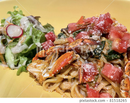 Pasta migratory crab and tomato one plate pasta Pasta migratory crab and tomato one plate pasta 81518265