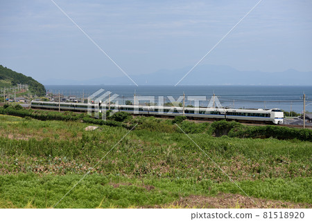 9 683系列特快雷鳥在琵琶湖後面奔跑 81518920