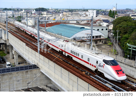 E926 type East Eye running on the Hokuriku Shinkansen E926 type East Eye running on the Hokuriku Shinkansen 81518970