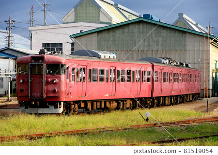 415 series 800 series train detained at Matsuto factory 415 series 800 series train detained at Matsuto factory 81519054