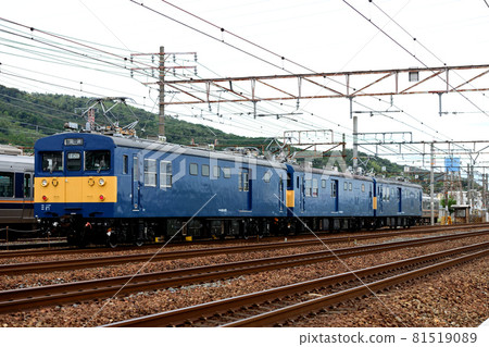 Kumoya 145 series turning on the Tokaido main line 81519089