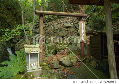 Ushiroyama Women's Barrier Gate and Shrine Mimasaka City, Okayama Prefecture Ushiroyama Women's Barrier Gate and Shrine Mimasaka City, Okayama Prefecture 81520661
