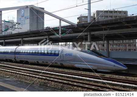 Sanyo Shinkansen Series 500 Kodama (up) stopped at Nishi-Akeishi Station Sanyo Shinkansen Series 500 Kodama (up) stopped at Nishi-Akeishi Station 81521414