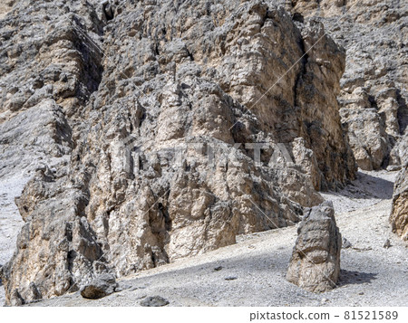 tofane dolomites mountains panorama 81521589