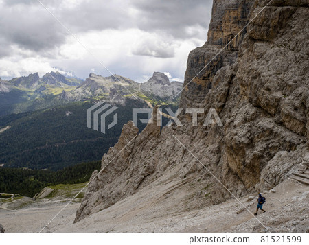 tofane dolomites mountains panorama 81521599