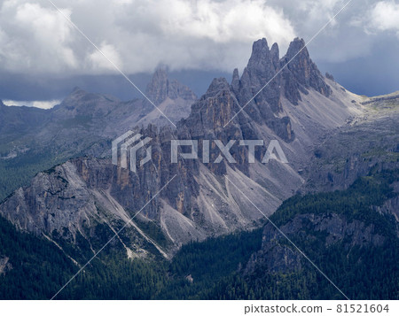 dolomites mountains panorama from tofane 81521604
