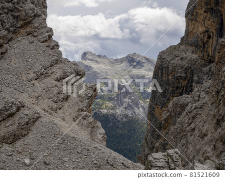 dolomites mountains panorama from tofane 81521609