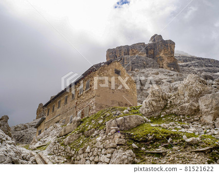 abandoned shelter in tofane dolomites mountains panorama 81521622