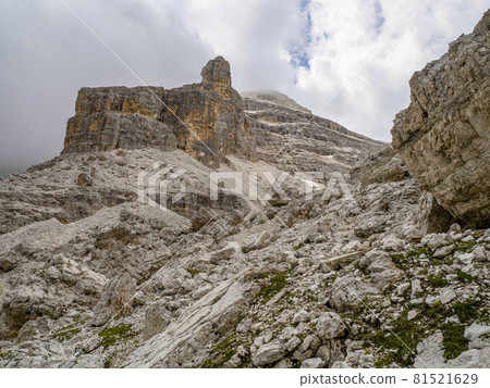 abandoned shelter in tofane dolomites mountains panorama 81521629