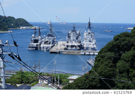 護航船停泊 81523769