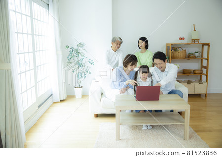 Three generation family personal computer Three generation family personal computer 81523836