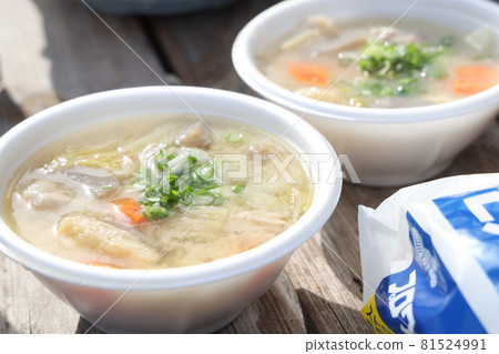 Soup kitchen 81524991