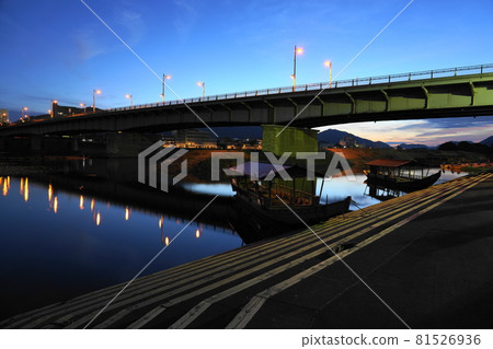 Nagara Bridge and Nagara River before sunrise on a summer day Nagara Bridge and Nagara River before sunrise on a summer day 81526936