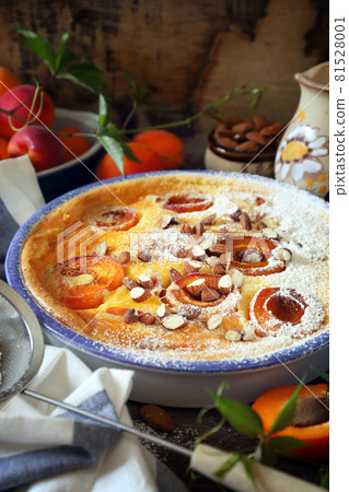 Apricot clafoutis (flan), almonds and icing sugar dressing 81528001