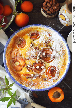Apricot clafoutis (flan) with almonds, icing sugar dressing Apricot clafoutis (flan) with almonds, icing sugar dressing 81528002