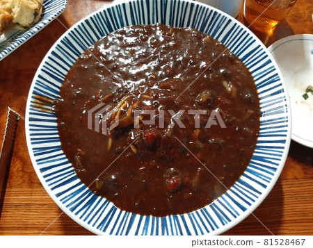 餐廳裡的一碗炸醬 81528467